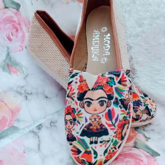 Frida Kahlo slip on shoes - Picture 4 of 5